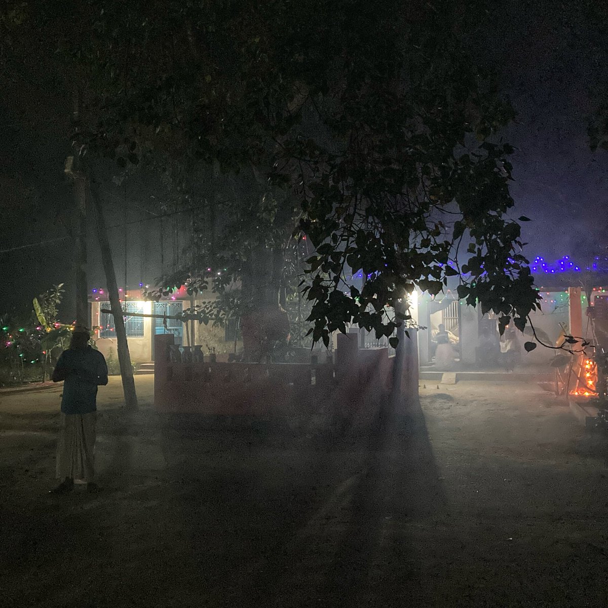 vikaskumar86's tweet photo. इन तस्वीरों को देख के कुछ याद आए तो कमेंट बॉक्स में लिखियेगा। यादों को सुनना अच्छा लगता है। अपने गांव में रहने के दौरान मैंने ये तस्वीरें अपने फोन से ली है। @Apple #iphoneClick https://t.co/WYAD70JvsV