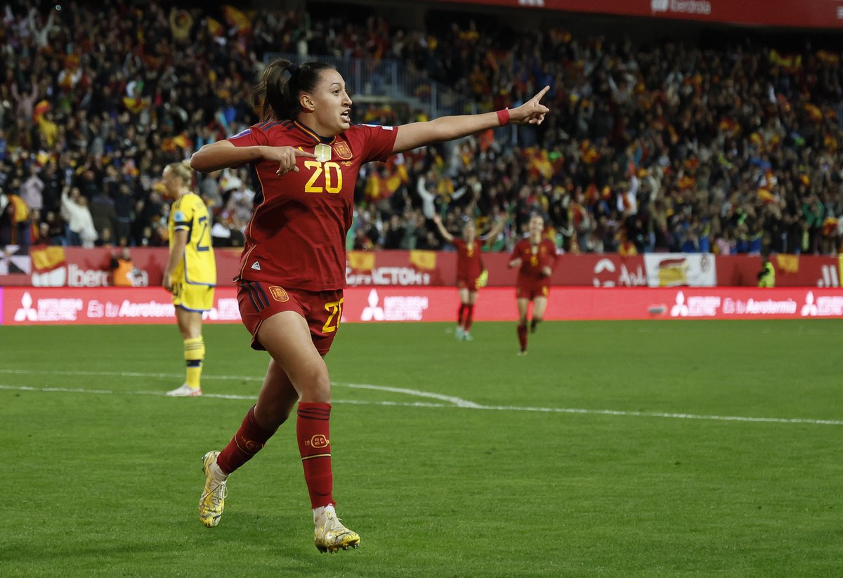 🚨1⃣5⃣,8⃣9⃣6⃣🚨 A new record attendance for @SEFutbolFem in Málaga yesterday 🇪🇸👏 #UWNL