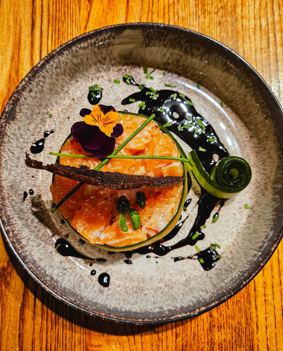 We take pride in presenting the highest quality Scottish ingredients sourced from local farms, fisheries, and producers at Blackwoods in Edinburgh. While our patrons may be seasoned travelers, our dishes exude a comforting, homely charm.