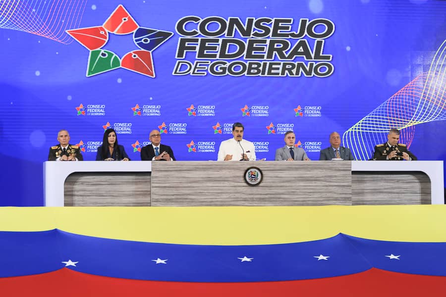RMarcoTorres's tweet photo. La voz del Pueblo venezolano ha sido determinante para iniciar esta nueva etapa de defensa de nuestra Guayana Esequiba.

Unidos, hemos logrado una victoria popular contundente.

¡La Patria no se vende, la Patria se defiende!

@NicolasMaduro https://t.co/njhW7o6ecp