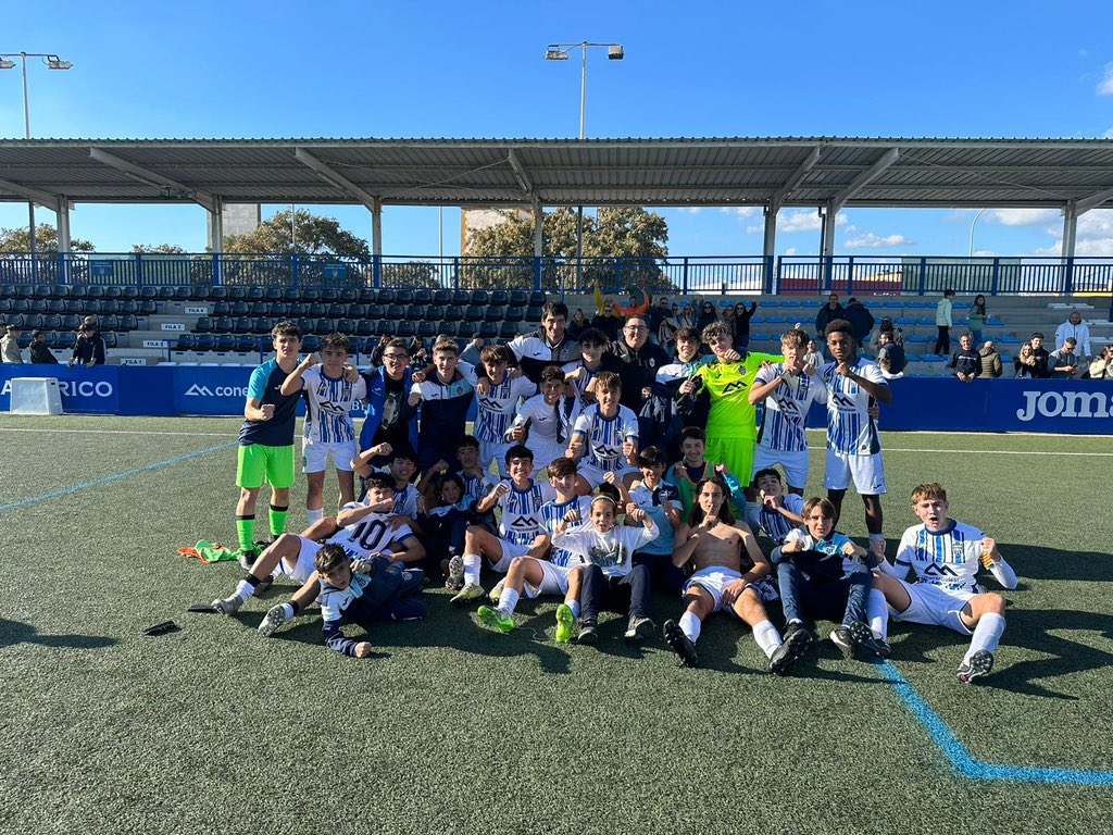 atleticbalears's tweet photo. 𝐏𝐚𝐬𝐬𝐢𝐨́ de victòria del #CadetA.

🤍#𝐀𝐓𝐁ase💙 https://t.co/4RxoSv1pop