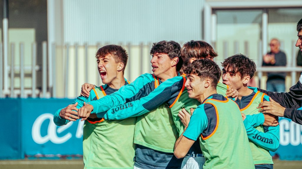 atleticbalears's tweet photo. 𝐏𝐚𝐬𝐬𝐢𝐨́ de victòria del #CadetA.

🤍#𝐀𝐓𝐁ase💙 https://t.co/4RxoSv1pop