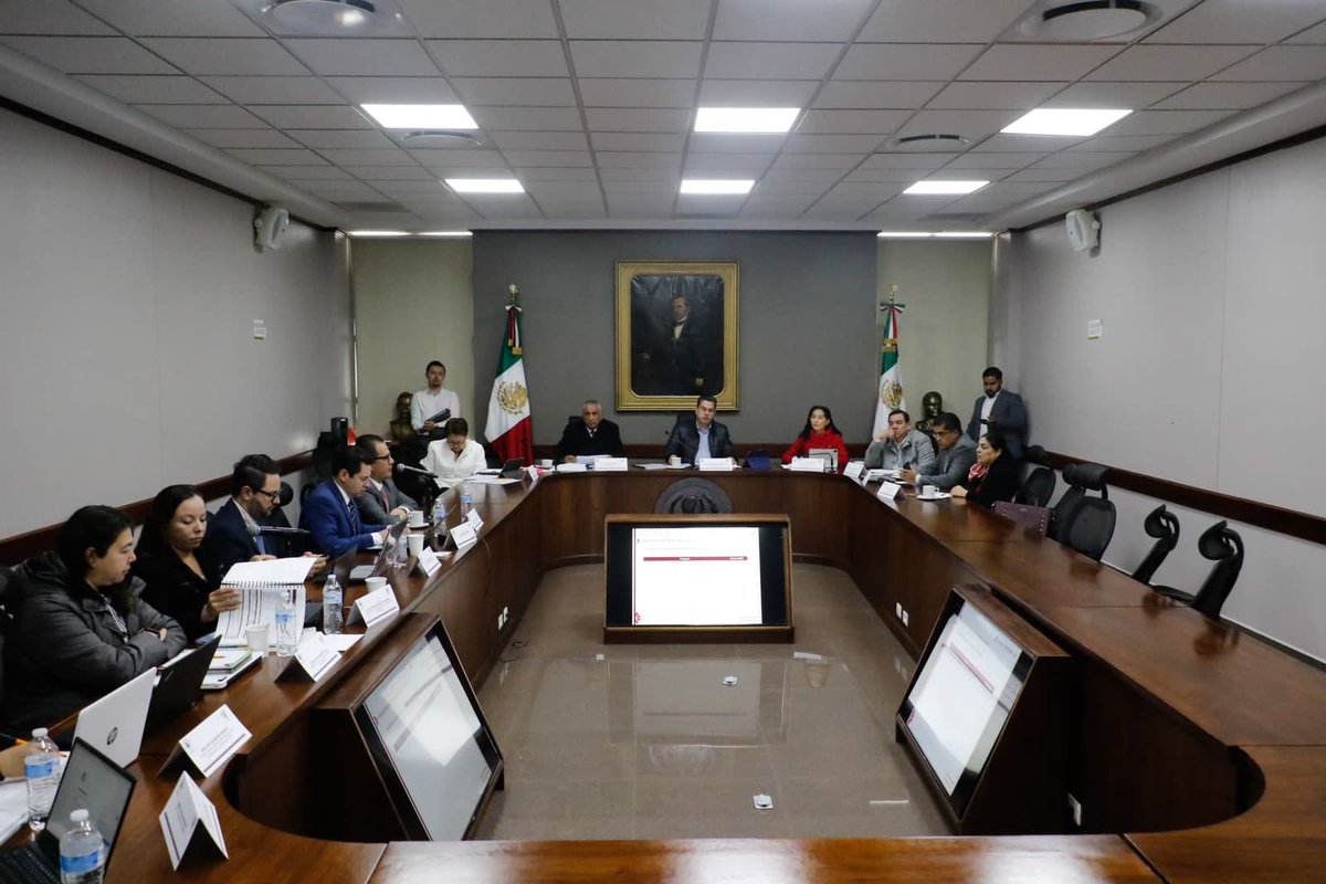 GLPT_Hgo's tweet photo. Nuestros diputados @OsirisLeines y @ElviaSierraVite inician actividades con reunión de análisis y discusión del #Presupuesto2024 para buscar un ejercicio fiscal centrado en la gente #PTEsla4T #UnDeseoPorMéxico https://t.co/h8rdFCjb9B