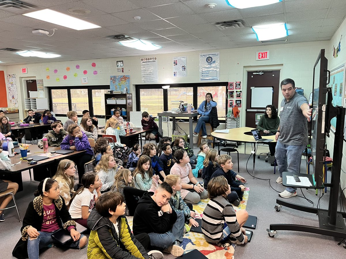 Thank you, <a href="/AlanLongcoy/">Alan Longcoy</a>  from <a href="/ORNL/">Oak Ridge Lab</a> for supporting our #HourOfCode! My kids had an awesome time learning about Frontier, coding, and how we see programming on a daily basis. <a href="/WoodlandHawks/">Woodland Elementary</a>