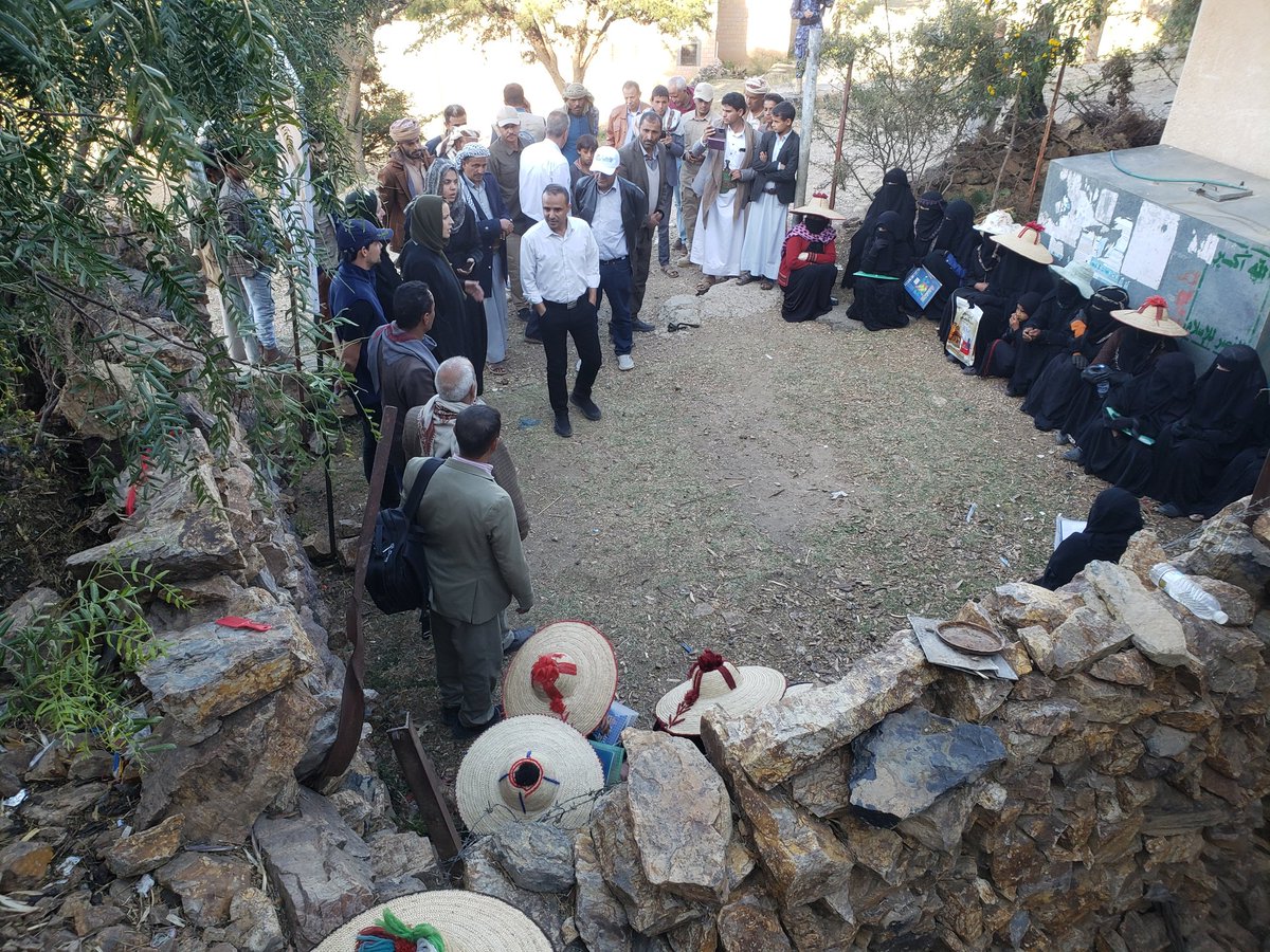 SFDYemen's tweet photo. Photos showing the visit of @IFAD mission to SFD branches in Aden & #Dhamar and some response sites of the Rural Livelihood Development Project #RLDP where they checked the completed outputs and listened to beneficiaries' feedback on improving their income & lives
#YemenCantWait https://t.co/OK1zlOq73m