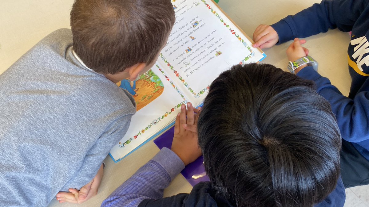 inquiringtechr's tweet photo. @EarlyYearsTDSB  Learning  buddies with our gr 2 class this morning demonstrated the student leadership @PleasantPS with Ks being read to &amp; reading aloud - practicing sounds, blends &amp; enjoying the ❤️ of reading @LC2_TDSB https://t.co/G60DGaGoEG