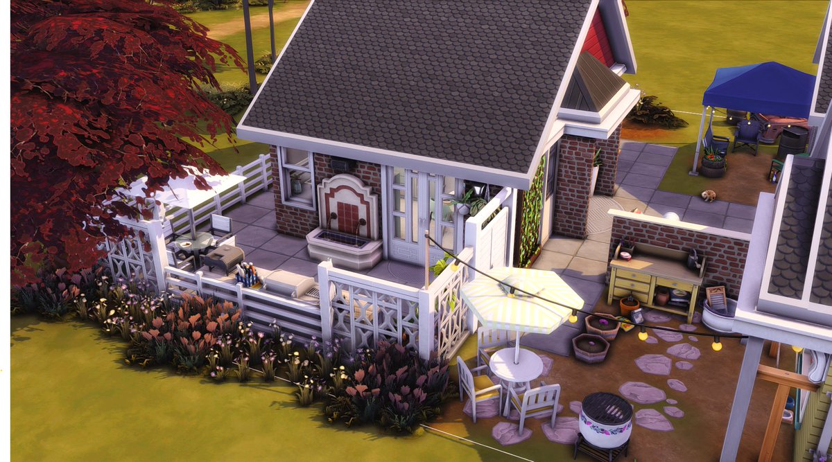 Charee991's tweet image. I finished my latest rental lot just in time for the pack release🤗 I'm so proud of this build! 

Highland Rentals -- 3 homes, each with their own outdoor spaces and a communal space. See thread for floorplan. #Sims4ForRent 
Gallery ID: Charmaniac😜