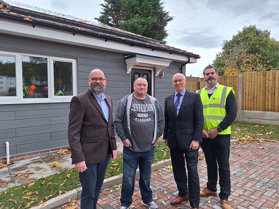 Our extended modular pilot in Coventry has been completed and handed over to our customers 🙌

We worked with @coventrycc and @ModPodsLtd on the development 🏗

Wayne is one of our customers who has moved into one of the homes after downsizing.

More 👉 rb.gy/kfhy7v
