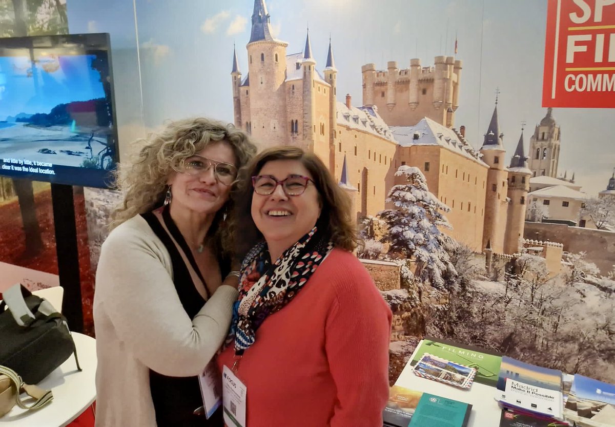 En Focus London, stand <a href="/ICEX_/">ICEX</a> <a href="/SpainFilm/">Spain Film Commission</a> promocionando <a href="/SpainAVSHub/">Spain Audiovisual Hub</a> y feliz de coincidir con <a href="/PilucaQuerol/">Piluca Querol</a> en estos menesteres. Remando junt@s llegaremos más lejos y en menos tiempo !! 🇪🇸🎥 ☀️