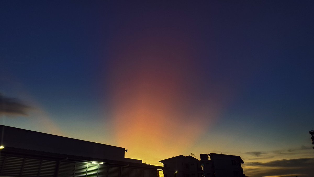 nephophilinia's tweet photo. Fall hard for november skies. https://t.co/IybRBCSY7l