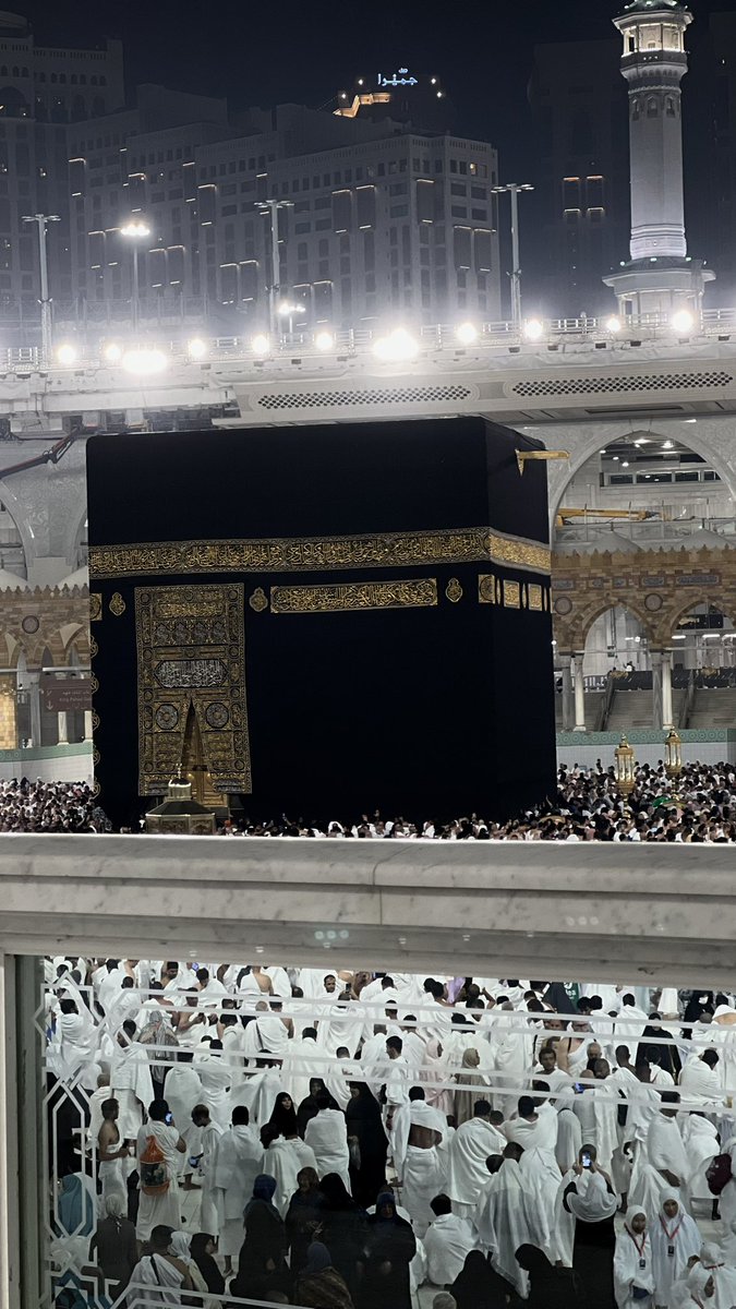 _Tiiw9's tweet photo. "أتيت إليك أحتمي من قلقٍ يعتصر بقيَّتي، وعبءٍ يبذلُ قلبي، أتيتك أجرُّ بعضي وبعضي، أتيتك وبي من الشتات مالا يلمّه سواك، ومن العطشِ مالا يرويه إيَّاك، فمُن ياربُّ.. إنه لا يعجزك شيءٌ في الأرض ولا في السماء" https://t.co/N2jIDiOEpX
