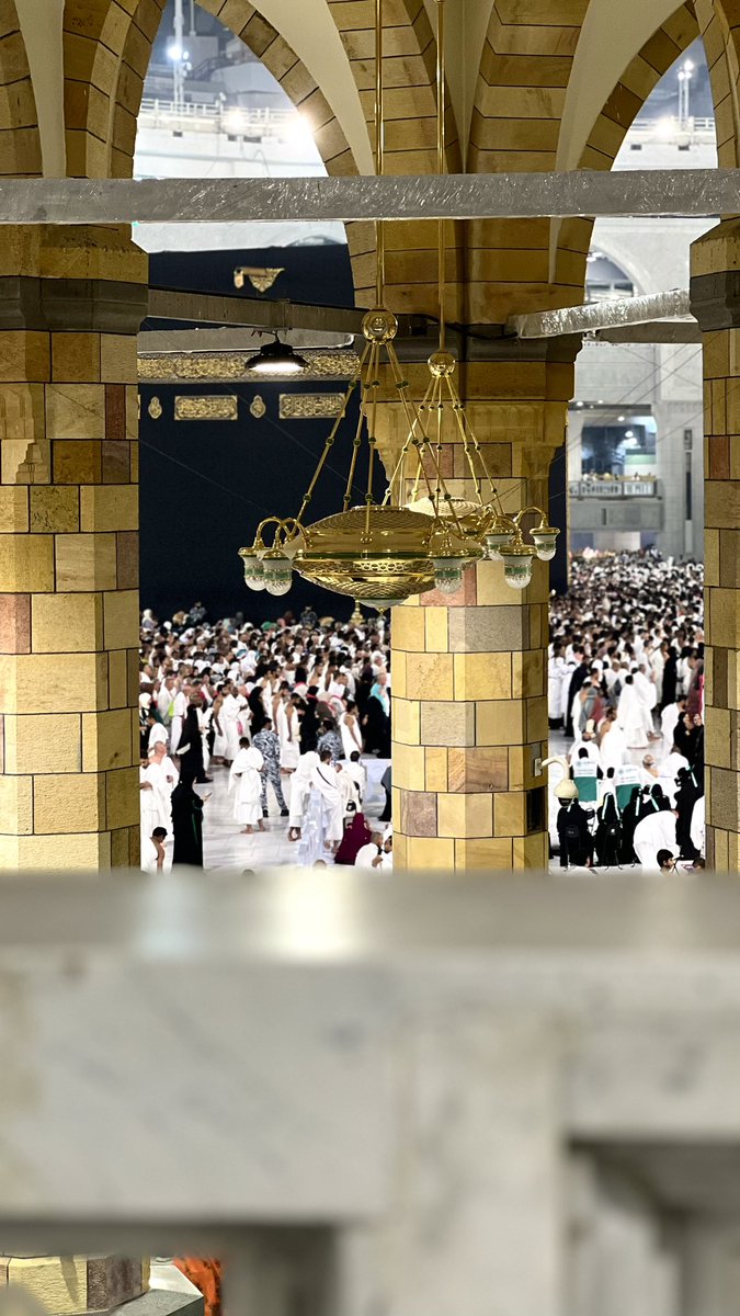 _Tiiw9's tweet photo. "أتيت إليك أحتمي من قلقٍ يعتصر بقيَّتي، وعبءٍ يبذلُ قلبي، أتيتك أجرُّ بعضي وبعضي، أتيتك وبي من الشتات مالا يلمّه سواك، ومن العطشِ مالا يرويه إيَّاك، فمُن ياربُّ.. إنه لا يعجزك شيءٌ في الأرض ولا في السماء" https://t.co/N2jIDiOEpX