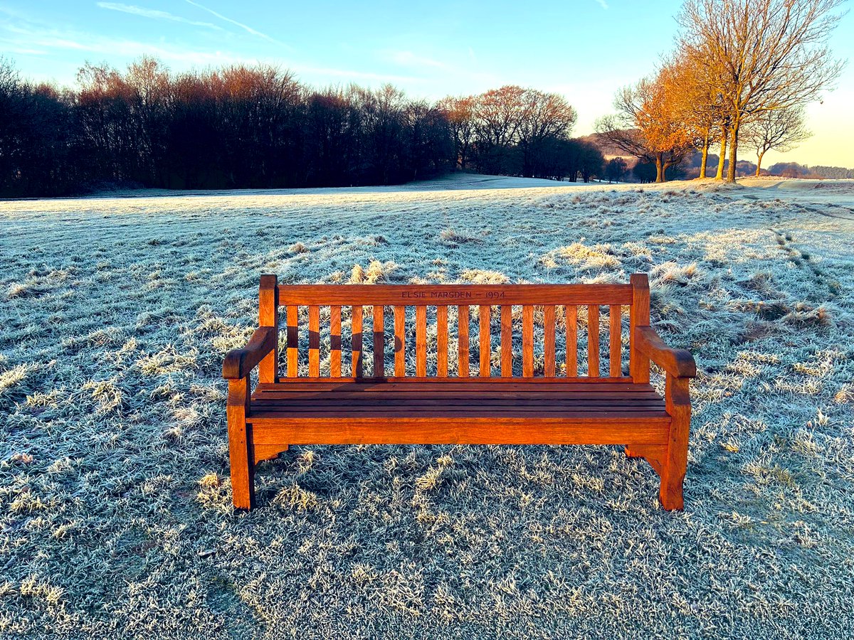 PleasingtonGolf's tweet image. Lads have been working hard restoring the many commemorative benches we have around the course on the wet days.  Done a brilliant job and they look even more special on a cold winters morning @pgcgolf 👏👏🥶