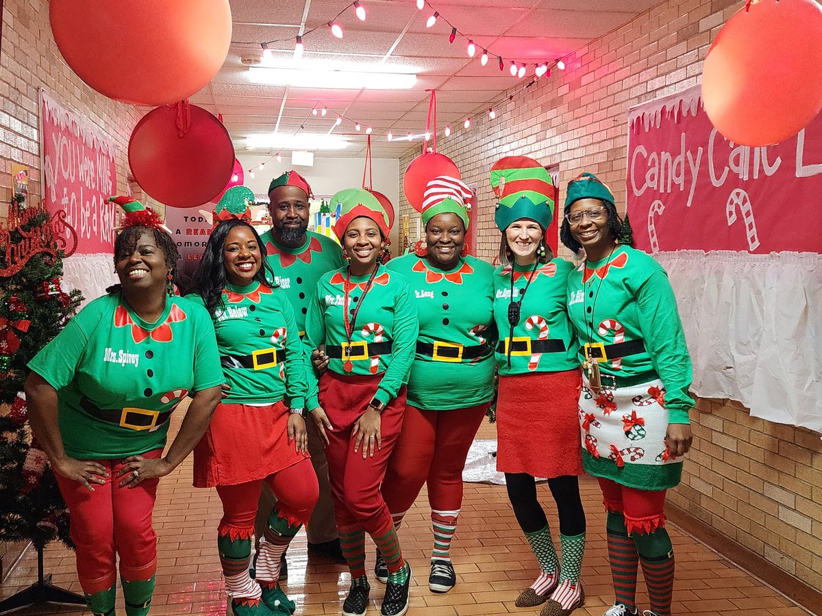 RVariest's tweet image. Who says you can&apos;t learn while having fun? Learning walk through winter wonderland with the elves at Robinson Elementary helped to further define student needs for classroom inquiry @intrepid898 @TheresaHamiton @NIETteach