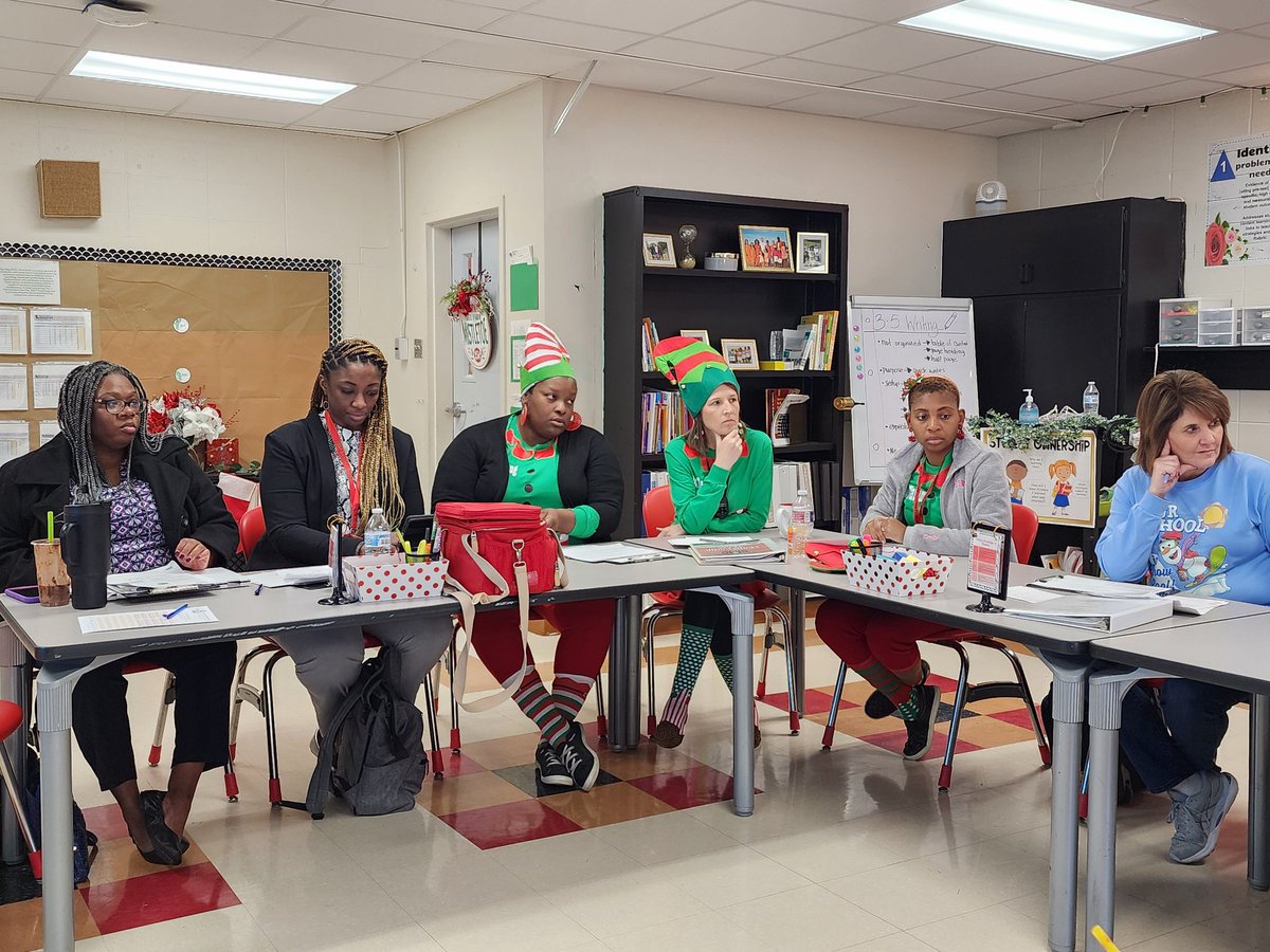 RVariest's tweet image. Who says you can&apos;t learn while having fun? Learning walk through winter wonderland with the elves at Robinson Elementary helped to further define student needs for classroom inquiry @intrepid898 @TheresaHamiton @NIETteach