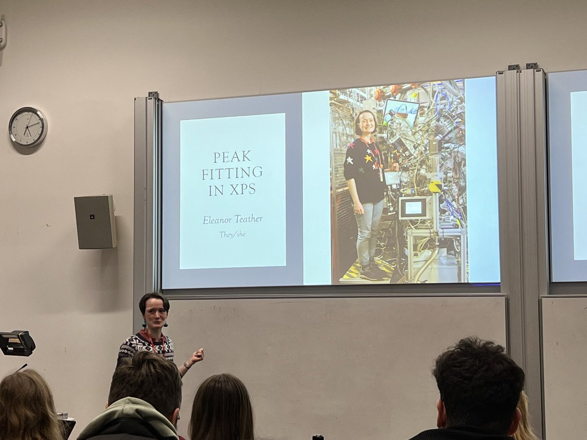 Our <a href="/CDT_ACM/">CDT_ACM</a> annual end of year symposium, fascinating presentation from @abcairns and now from <a href="/EleanorTeather/">Eleanor Teather</a> who is sharing their knowledge on peak fitting in XPS <a href="/photoelectrons/">David Payne</a> <a href="/ImpMaterials/">Imperial Materials</a> <a href="/ShellyStem/">Dr Shelly Conroy</a>