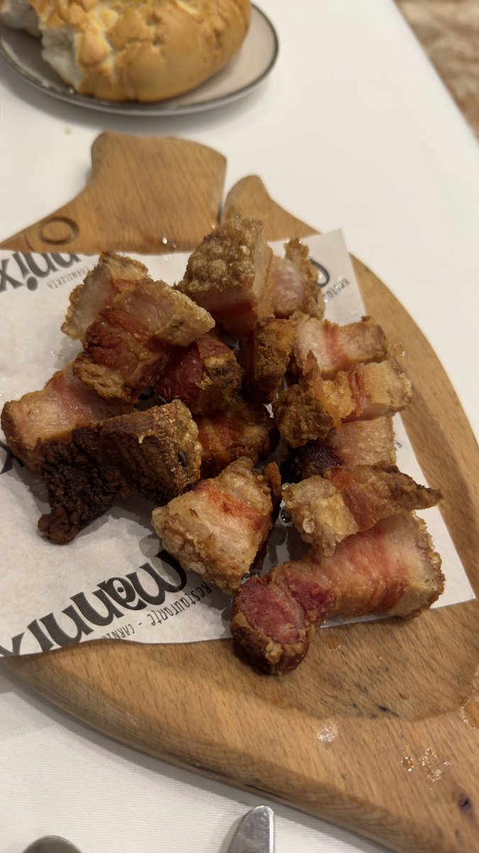 LDuraRealidad's tweet photo. Que en @elmannix se come probablemente el mejor cordero asado al estilo castellano manchego de España, es algo más que conocido
Además tienen una bodega más que aceptable https://t.co/KIBITwYfBT