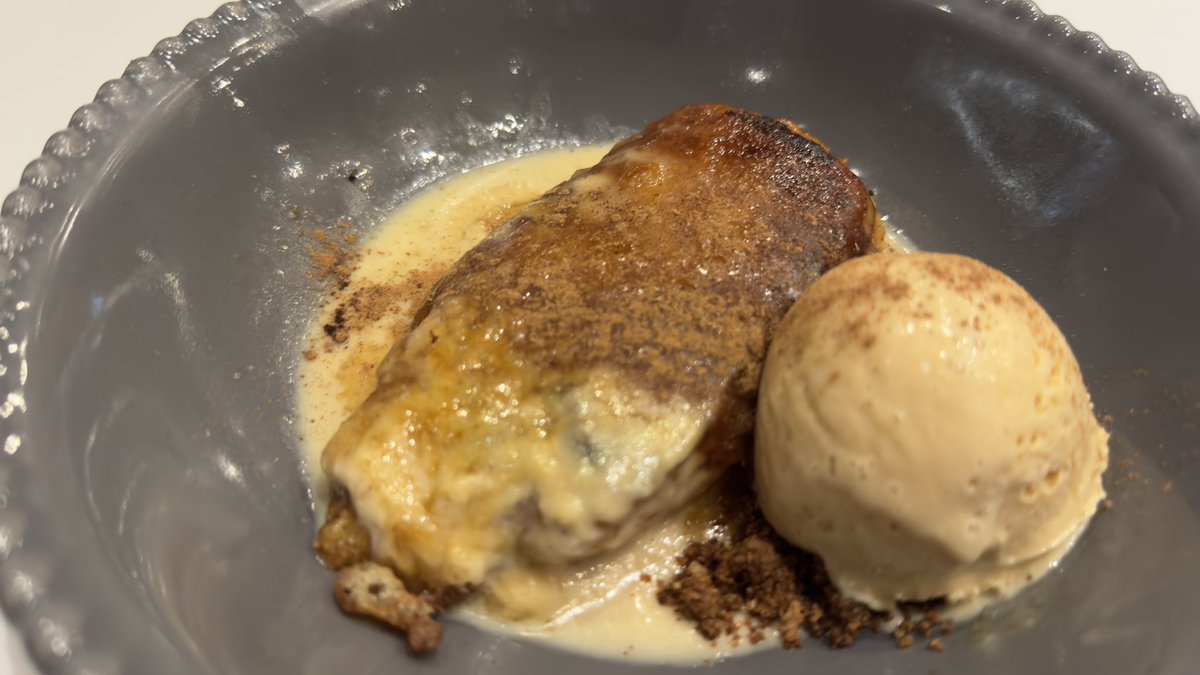 Que en <a href="/elmannix/">restaurantemannix</a> se come probablemente el mejor cordero asado al estilo castellano manchego de España, es algo más que conocido
Además tienen una bodega más que aceptable