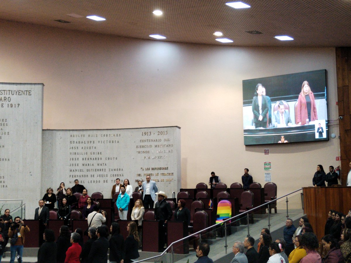 anthropofoga's tweet photo. Un silla ocupada :) @lupeosorno https://t.co/moDGLv6za9