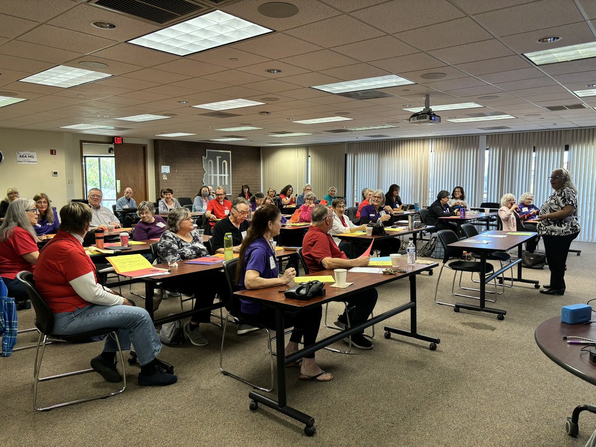 Meeting today with our active @AEARetired members and leaders for legislative advocacy day . Join us to support public education & our @AzASRS pensions! @ArizonaEA @NEAToday