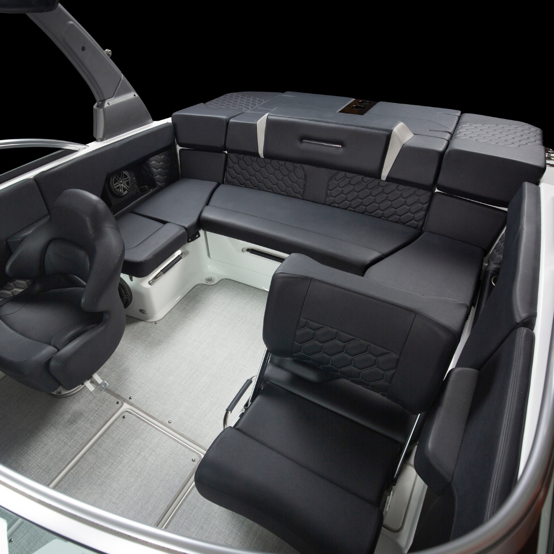 The H2 Outboard! Plenty of room to bring your friends and family aboard. Enjoy music and ComfortRide seating for longer excursions. 

Learn more: fourwinns.com/us/boat/h2-ob 

#FourWinnsBoats #TheFinerSideOfLife #IconicBoats #BoatingWithFriends #InboardBoat #H2OB