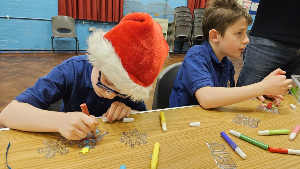 On Monday our Anchors and Juniors started to get into Christmas 🎄 by decorating some festive suncatchers ☀️ and thinking about how Jesus is 'The Greatest Gift' 🎁 as well as playing some games! ⚽️ #BoysBrigade #BBAdventure #BBChristmas