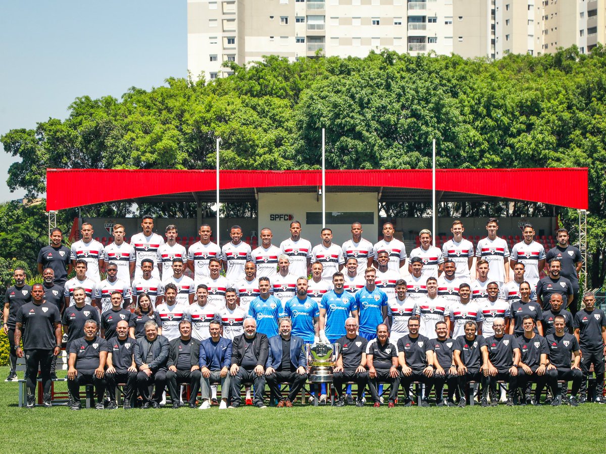 SaoPauloFC's tweet photo. 🏆 Os campeões da Copa do Brasil de 2023 se despedem da temporada nesta noite!

#CampeãoPorInteiro
#VamosSãoPaulo 🇾🇪

📸 Rubens Chiri / saopaulofc https://t.co/C0wtLy2Avg