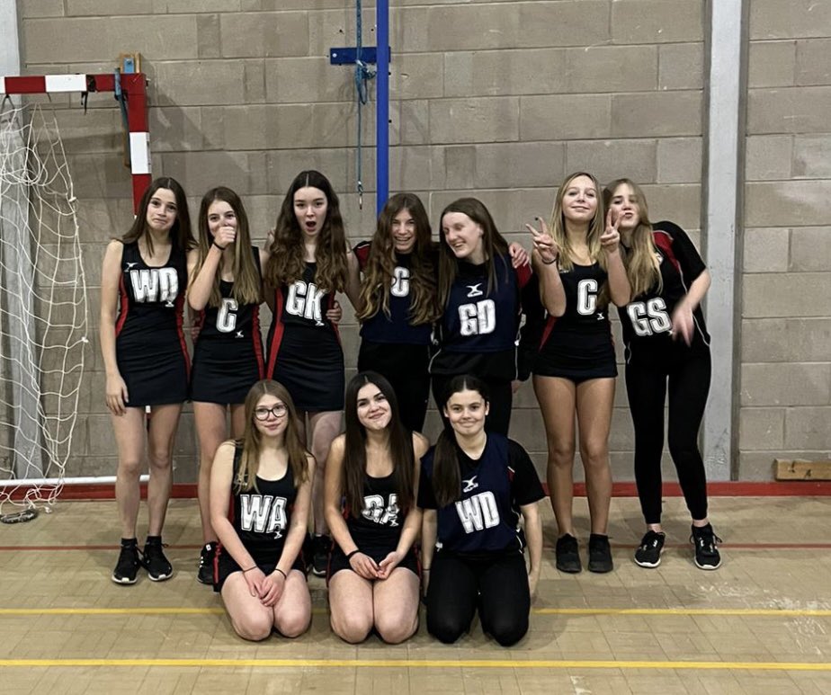 SHS_PeDept's tweet photo. A very impressive 20-4 win for the year 9 netball girls this evening. Well done ladies a fantastic performance by all π #SHSPE https://t.co/ID0B5MIDDZ