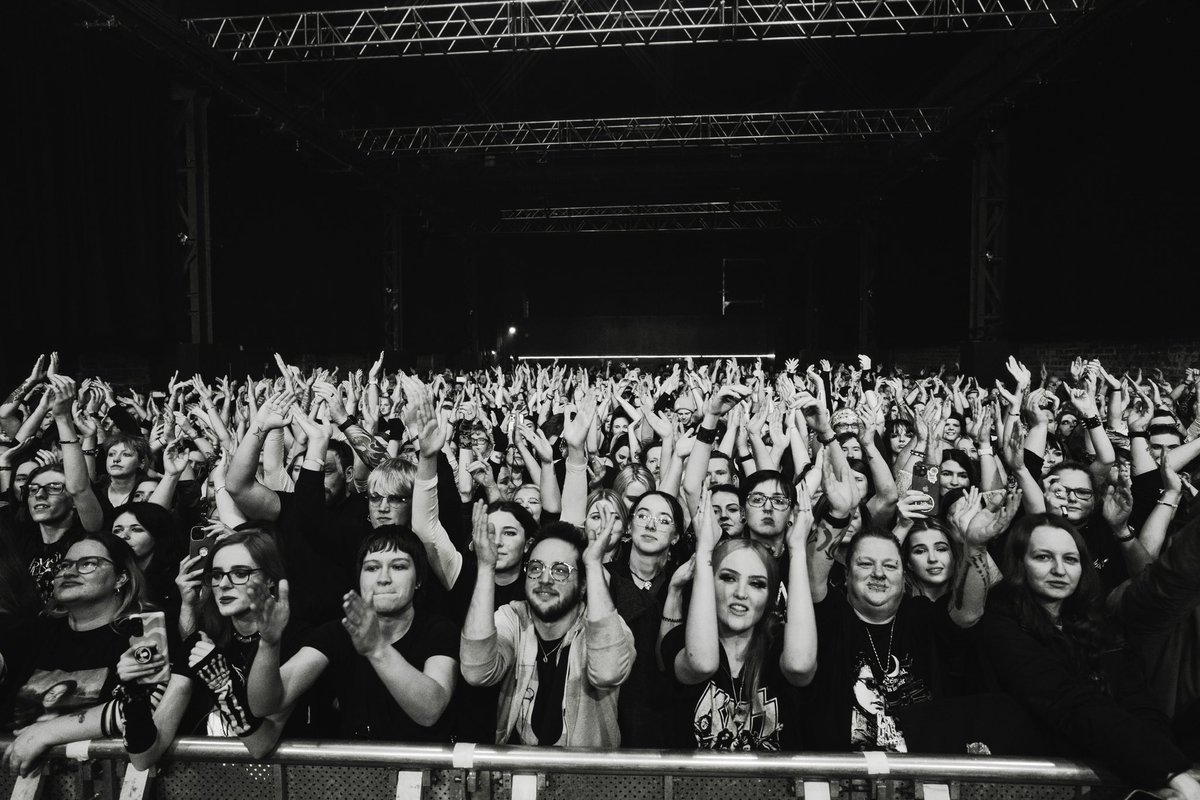 WeAreTheUsed's tweet photo. Incredible night in Glasgow, we’ve missed you 🏴󠁧󠁢󠁳󠁣󠁴󠁿

Sold Out in London tomorrow w/ @TheHomeTeamNW &amp; @honeyrevengeca 🥀

📸 @shotbyhvnter https://t.co/t3YTOGXYVX