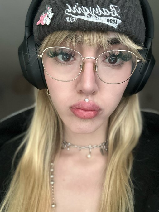 hey loser ? https://t.co/spmNHxxBgb