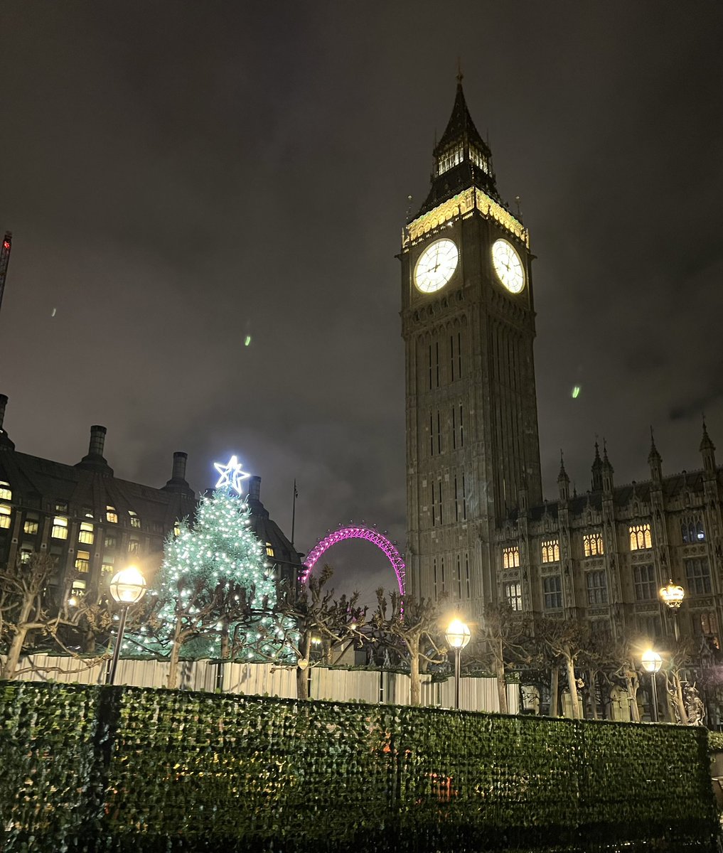 Lovely evening last night supporting the <a href="/TheBDA/">BDA</a> and APPG for dentistry and oral health in their quest to improve NHS dentistry.  Only slightly tainted by the fact I’m still trying to get home - the trains are a nightmare today!