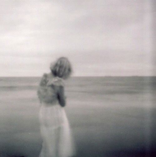 .

“Unfathomable mind,
now beacon,
now sea.”

— Samuel Beckett
.

Katia Chausheva
.