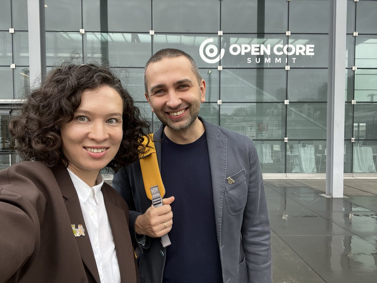 inazarova's tweet photo. No sooner did we come in (with @_senkovskiy), we meet someone who knows Martians thanks to PostCSS! Hi from #OpenCoreSummit ! Repurposing some grammar I just learnt 😁 https://t.co/wdCMSyw0G3