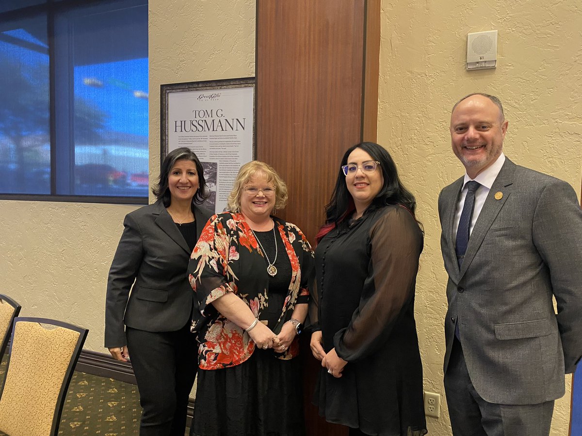 Shout out to @OSheaKeleher_ES principal Laura Garcia & Mary Acosta for doing great work to create innovate, equitable learning environments. They did a great job representing #TeamSISD on the Regional Educator Pipeline Community of Practice panel. @ElPasoCF @CREEEDorg