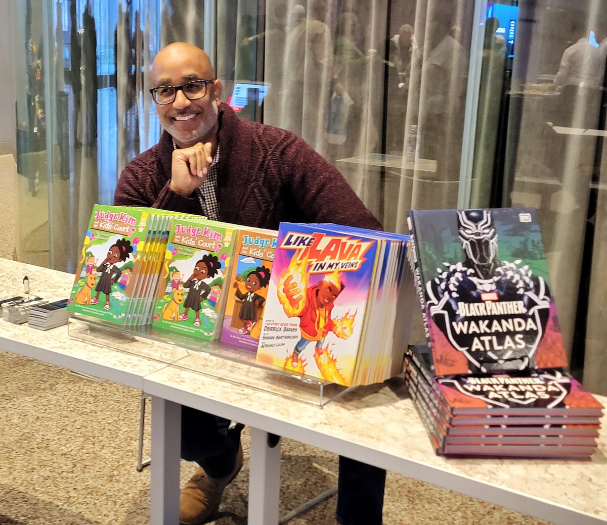 #SerendipityLit illustrator, Shawn Martinbrough participated in an event for the Smithsonian African American Museum!

#LikeLavaInMyVeins #JudgeKim #BlackBooks #BlackArt @smartinbrough @NMAAHC