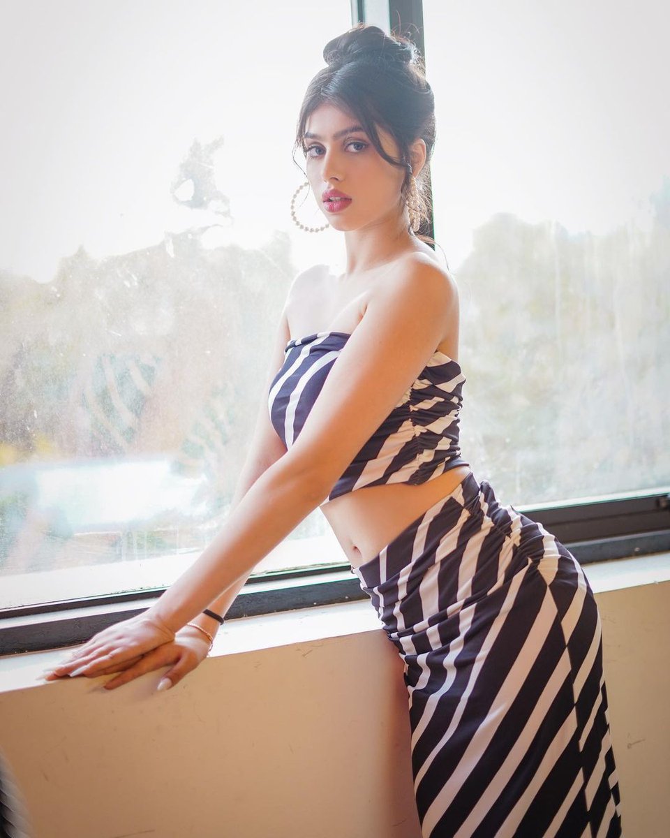 SapnaCMA's tweet photo. Capturing the essence of Mumbai's beauty, one makeover at a time. 💋

📍Model: Riva Arora
📍Makeup By: Sapna

👉🏻 Feel free contact me sapnacelebritymakeupartist@gmail.com or +91 976 901 1609
Check the website 🌍
https://t.co/TKvL33EGl1

#makeupartist #makeup #fashion #Mumbai https://t.co/QEonek3WZT
