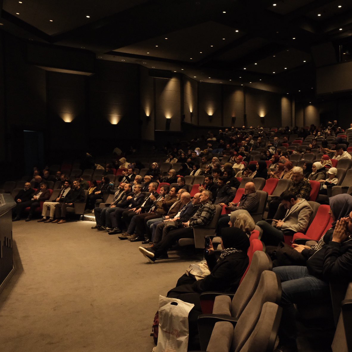 “FİLİSTİN MARŞLARI VE ŞİİRLERİ İLE GAZZE’YE DESTEK GECESİ”

Bağlarbaşı Kongre ve Kültür merkezinde <a href="/uskudarbld/">Üsküdar Belediyesi</a> öncülüğünde #Gazze yararına yapılan hayır kermesinde Derneğimizin koordinasyonunda gerçekleşen “#FİLİSTİN MARŞLARI VE ŞİİRLERİ İLE #GAZZE’YE DESTEK GECESİ” programı ile