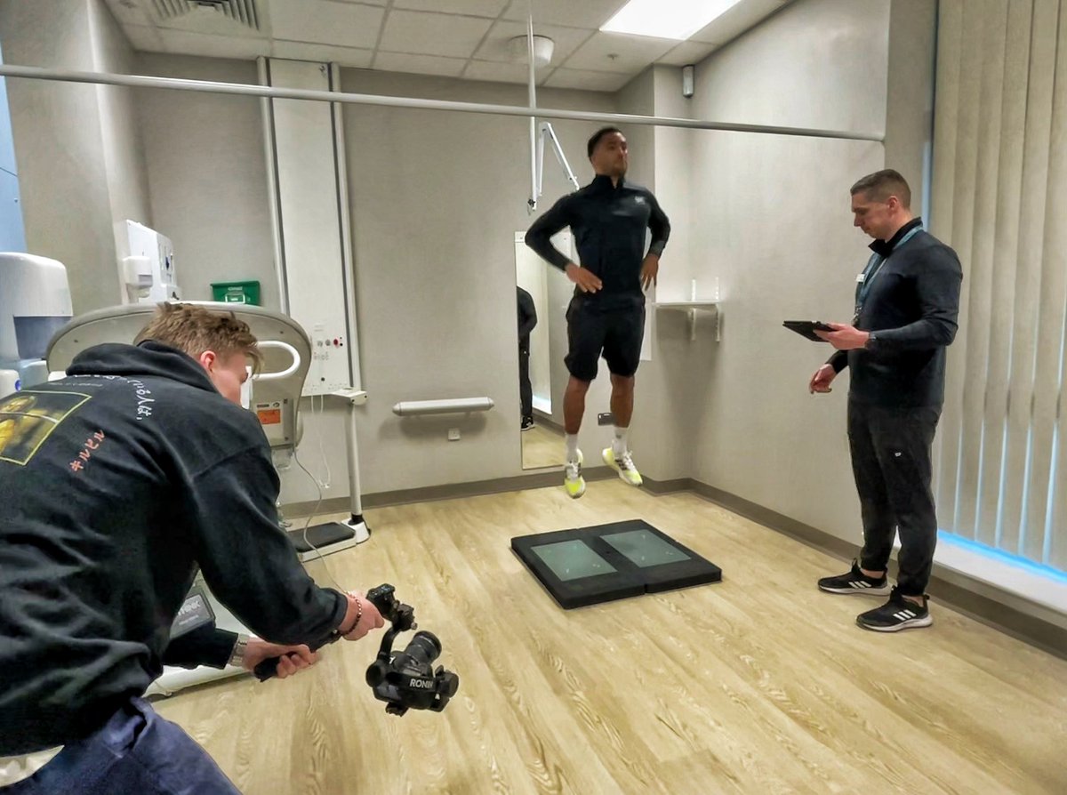 【Ｐｕｔ　Ｔｏ　ｔｈｅ　Ｔｅｓｔ】 Olly and Bec spent time at @HMTSanctaMaria today capturing footage of a cutting-edge physio plate that’s just arrived at the hospital. They were joined by @ospreys’ very own @keelangiles123 who demonstrated just how slick the tech is!