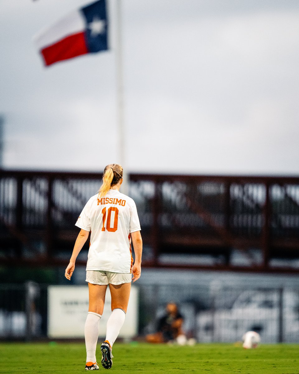 first team @unitedcoaches all-american. first 20-20 season in @big12conference history. one of five to score 72-or-more points since 2000. the best midfielder in the @big12conference. the top scorer in the @ncaasoccer. at least we recognize greatness🤘 #HookEm | @MissimoLexi