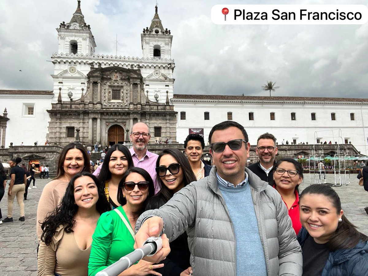 CanadaEcuador's tweet photo. 1/2 Viva Quito! Hoy con el personal de la Embajada aprovechamos para probar el recién inaugurado @MetrodeQuito como transporte eco amigable, nos tomaron 15 minutos llegar al Centro Histórico lo que en auto hubiese tomado 45 mins. Todos respetamos la #CulturaMetro @MunicipioQuito https://t.co/diDMVcpXDl
