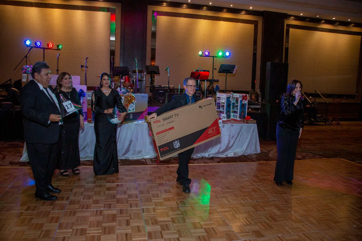 El Comité Directivo 2023-2025 de la Delegación Chihuahua CMIC realizó su tradicional cena-baile prenavideña que organizó para sus afiliados, aliados comerciales e institucionales, así como colaboradores la noche del viernes 1º de diciembre.