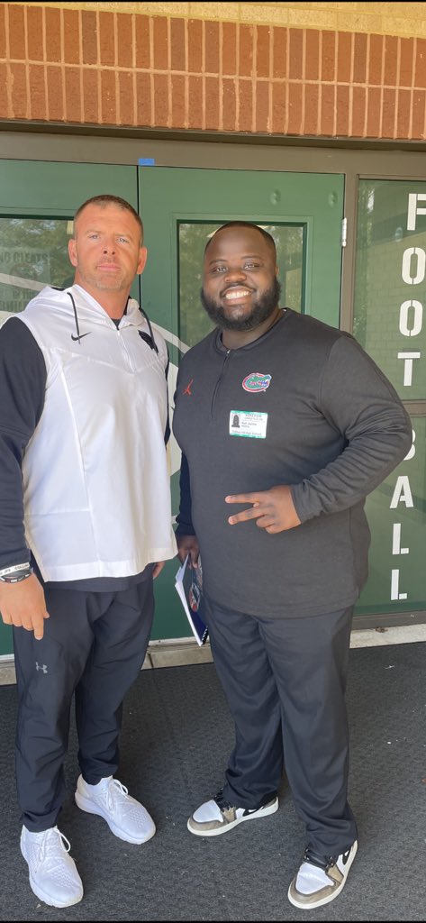 Always great to see one of my guys as well as one the truly great young DL coaches in the business. @_CoachJames @CHHSEaglesFB @SwickONE8 @FeetHipsHands #DLINEU #feethipshandsATL
