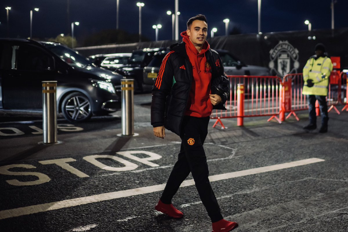 ManUtd's tweet image. Here with a job to do 🫡

#MUFC || #MUNCHE