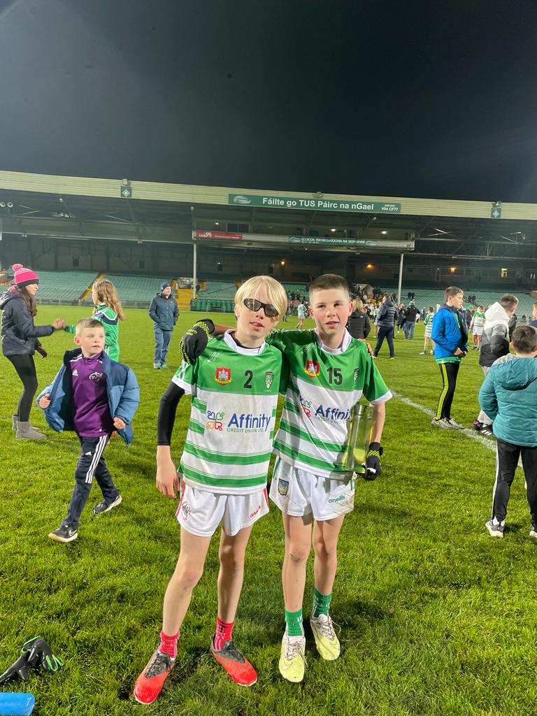 Seo Hugh &amp; Ciarán a bhuaigh an Corn Sáirséal i bPáirc na nGael le deireanaí! Beirt pheileadóir den scoth agus sárionadaithe dár scoil!

Hugh &amp; Ciarán who won the Sarsfield Cup in Gaelic Grounds recently. Two wonderful footballers and excellent representatives for our school!