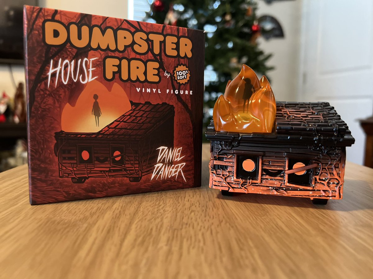 KristinaPhipps's tweet photo. This Dumpster Fire is on Fiya! Great collab with Daniel Danger! #dumpsterfire #100soft #danieldanger #vinyltoys #toycollector #toycollecting #unboxingvideo #unboxingtoys @tinymediaempire @100soft https://t.co/rWo173SDAY