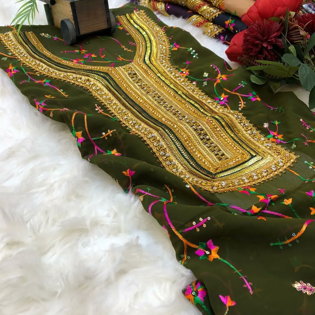 شيفون مطرز دنتيل خرز ٦.٥٠٠ ريال 
#ملابس_بنات