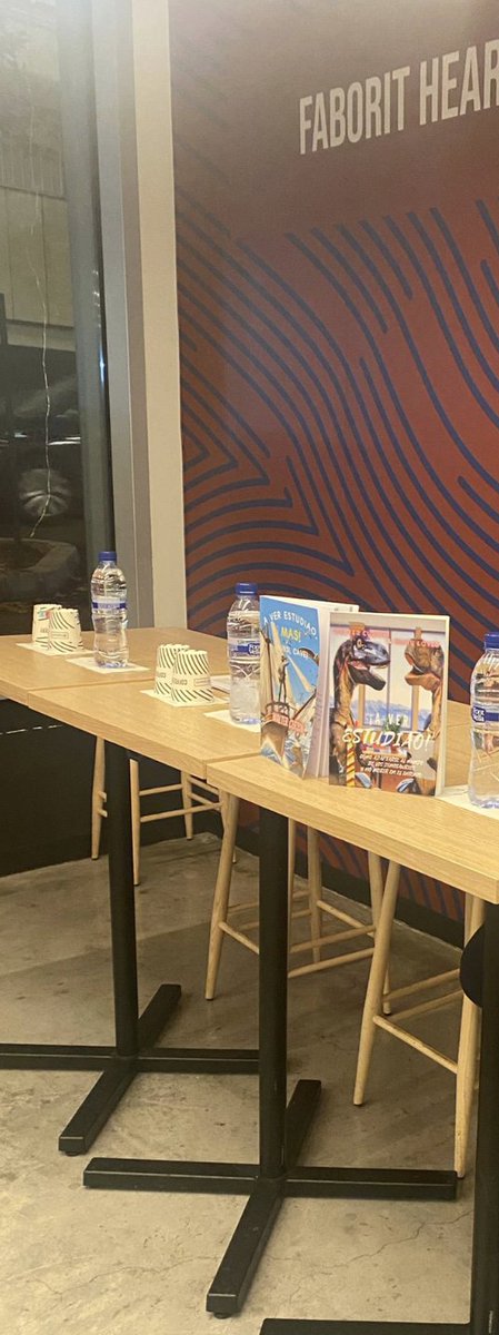 averestudiaomas's tweet image. Exitazo de A ver Estudiao en su presentación. en @Faborit con los mejores amigos y familia. A por el tercero. Por ahora dejo aquí el segundo. amazon.es/%C2%A1-ver-est…