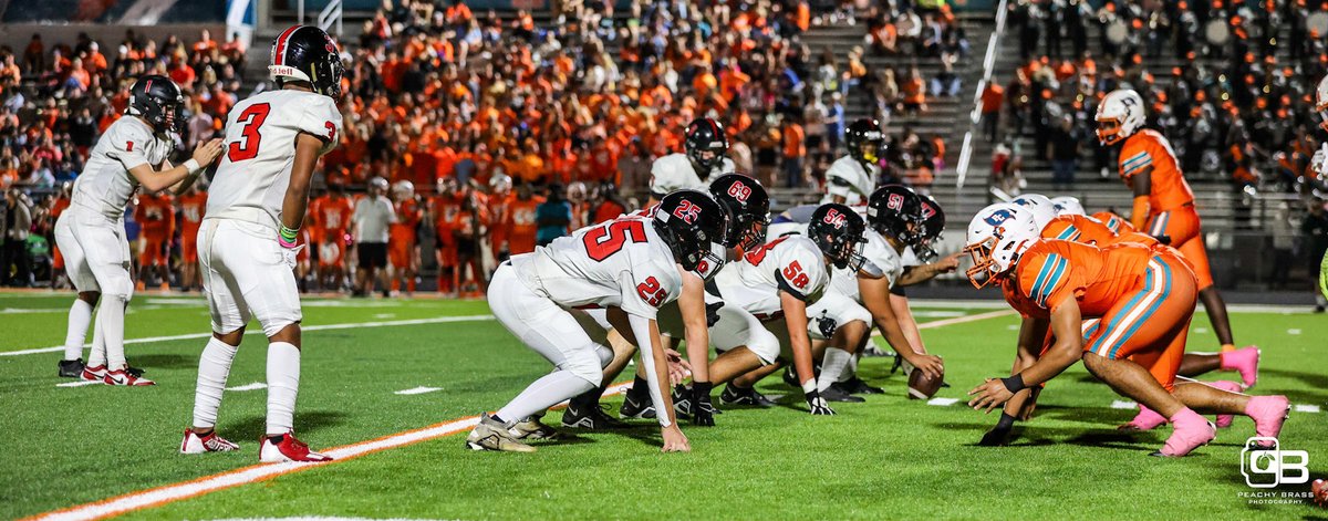 Strawberry Crest vs. Plant City #football #sportsphotography #sportsphotographer #gametime #footballplayer #peachybrassstudios #strawberrycrest #footballphotography #sportsphoto #sportslife #action #photooftheday @Crest_HSFB⁩ ⁦@TheSCHSChargers⁩ ⁦@athletics_schs⁩