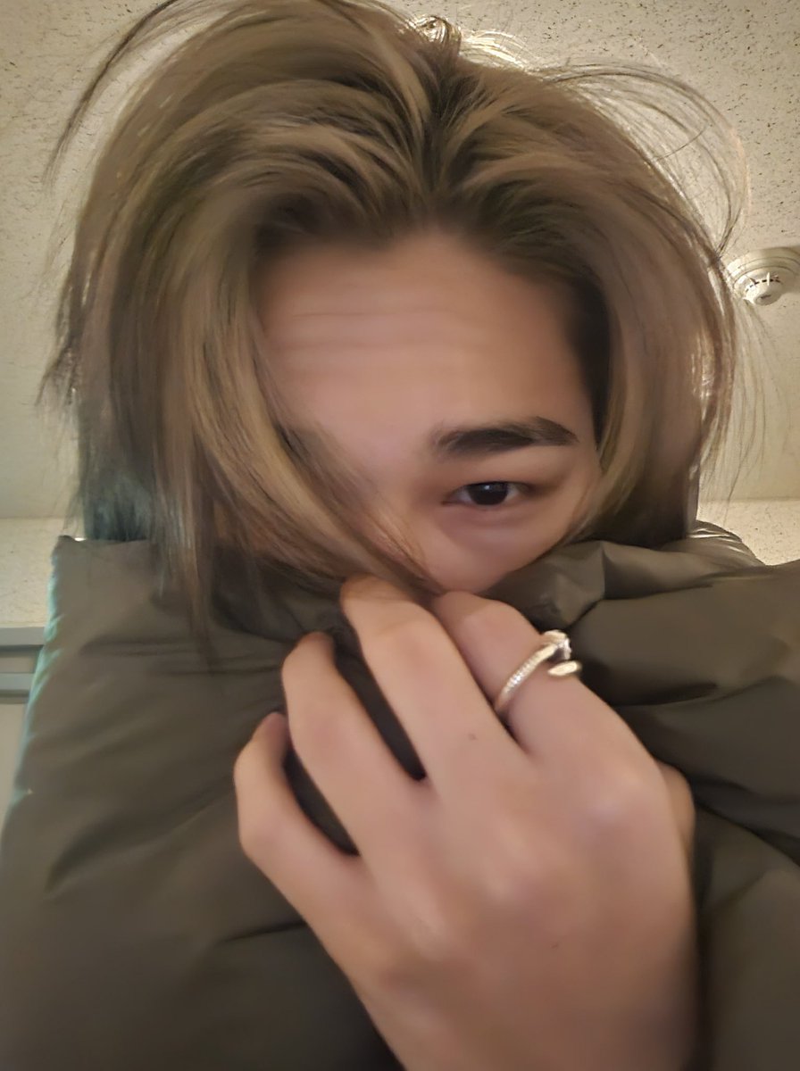 [ #니키’s Post ] 231207

#NI_KI: Oh my it’s cold…..

<a href="/ENHYPEN_members/">ENHYPEN</a> <a href="/ENHYPEN/">ENHYPEN OFFICIAL</a> #ENHYPEN #엔하이픈