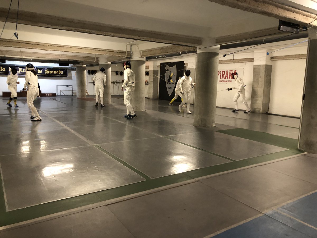 No imaginamos una mejor forma de pasar el día de la Constitución, que entrenando, porque también es un día de compromiso con nuestro deporte, de respeto hacia nuestro Maestro y de ilusión, de mucha ilusión por lo que está por venir! Feliz Día de la Constitución!! #soydelasala.